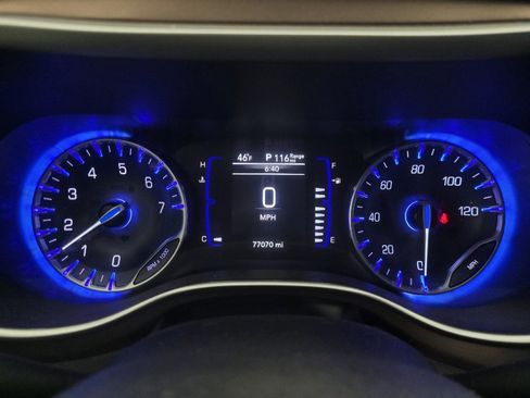 Used 2023 Chrysler Voyager LX image 23