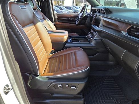 Used 2023 GMC Yukon XL Denali Ultimate image 17