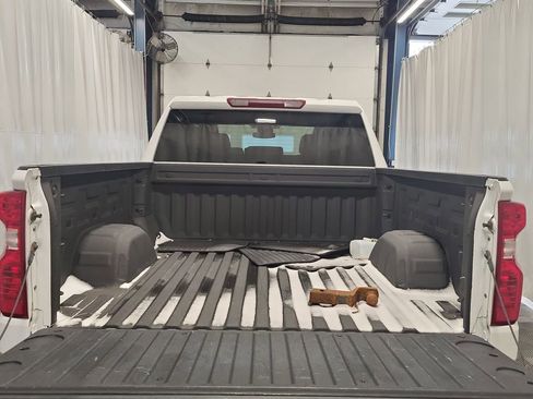 Used 2023 Chevrolet Silverado 1500 Custom image 9