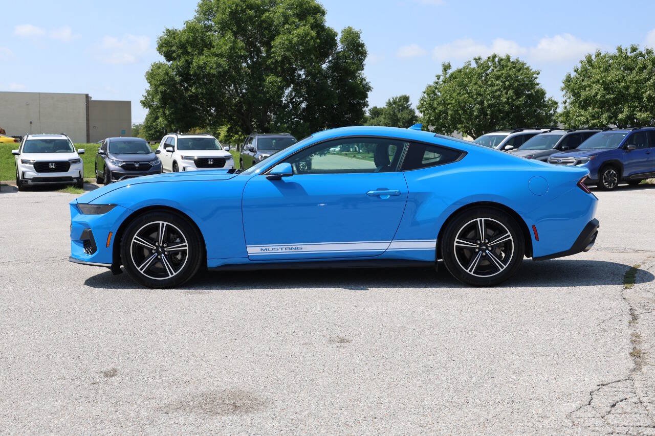 Used 2025 Ford Mustang Coupe RWD image 8