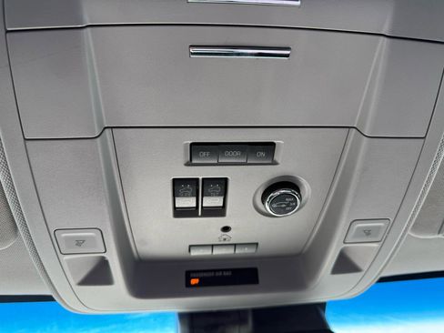 Used 2018 Chevrolet Suburban Premier image 16