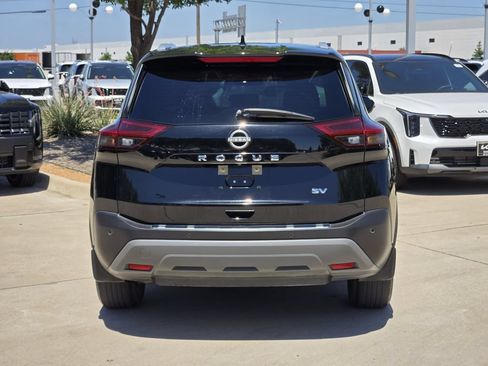 Used 2022 Nissan Rogue SV w/ SV Premium Package FWD image 13