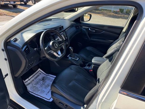 Used 2019 Nissan Rogue SL w/ Premium Package image 9
