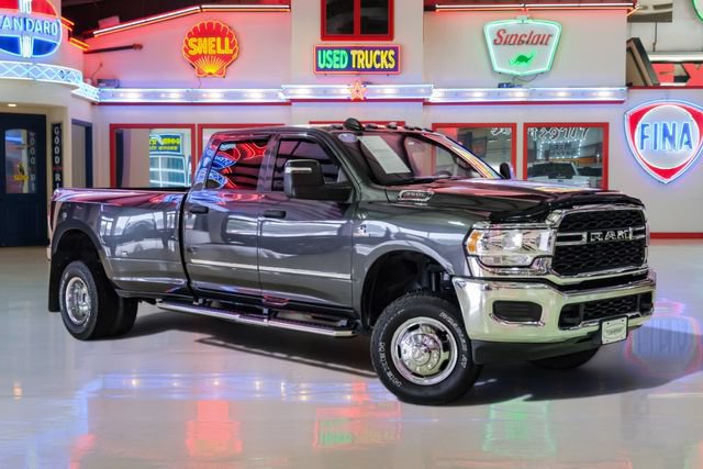 Used 2024 RAM 3500 Tradesman w/ Chrome Appearance Group AWD/4WD image 1