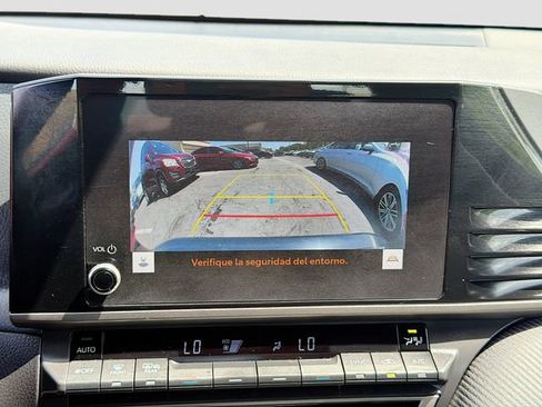 Used 2025 Toyota Camry SE FWD image 14