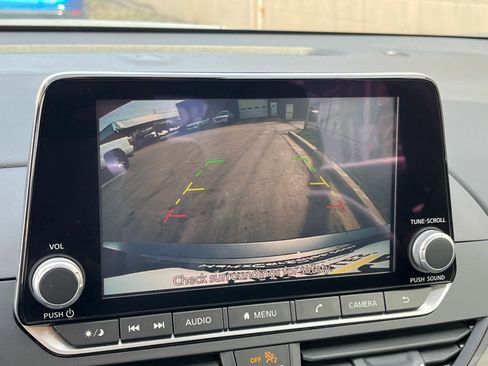 Used 2025 Nissan Altima 2.5 SV image 23