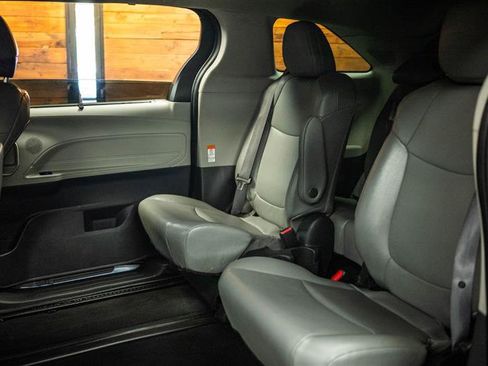 Used 2022 Toyota Sienna XLE w/ XLE Plus Package AWD/4WD image 11
