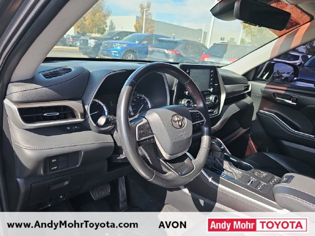 Used 2022 Toyota Highlander XLE AWD/4WD image 9