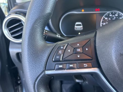 Used 2025 Nissan Versa SV image 17