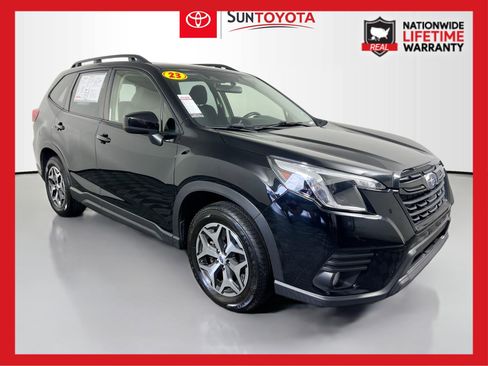 Used 2023 Subaru Forester Premium image 1
