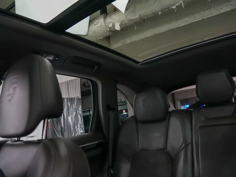 Used 2017 Porsche Cayenne Platinum Edition AWD/4WD image 32