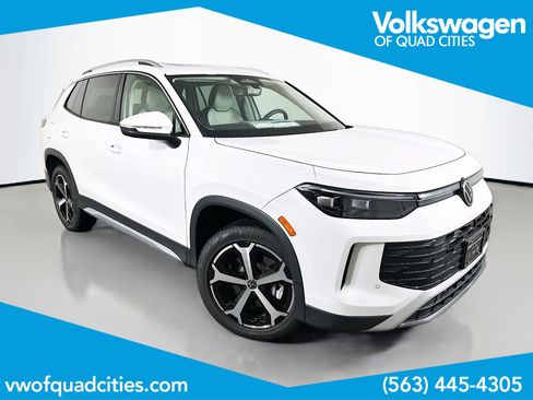 New 2025 Volkswagen Tiguan SE image 1