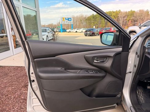 Used 2019 Nissan Murano S AWD/4WD image 10