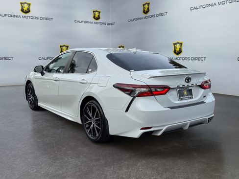 Used 2023 Toyota Camry SE FWD image 3