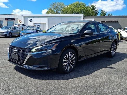 Used 2025 Nissan Altima 2.5 SV AWD/4WD image 3
