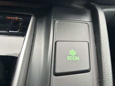 Used 2018 Honda CR-V Touring image 31