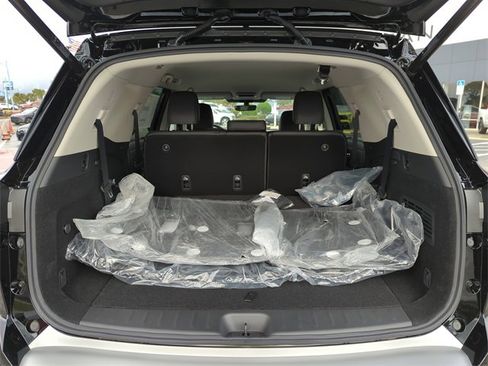 New 2025 Nissan Pathfinder SL image 14