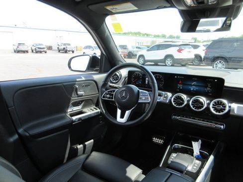Used 2022 Mercedes-Benz GLB 250 4MATIC image 26