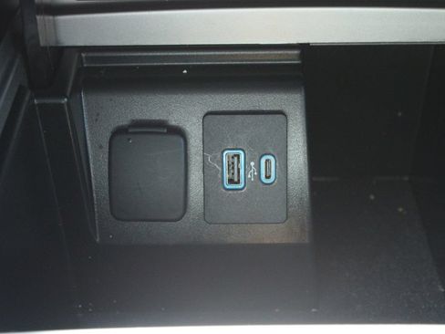 Used 2024 Ford Explorer XLT AWD/4WD image 26