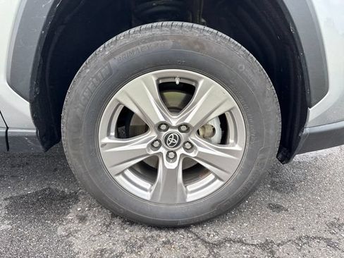 Used 2022 Toyota RAV4 LE AWD/4WD image 11