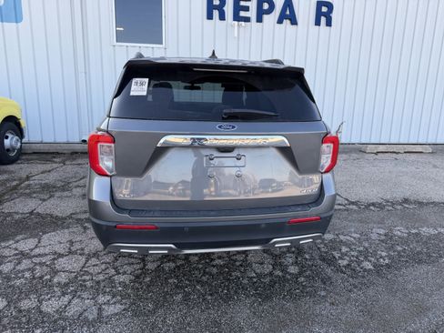 Used 2023 Ford Explorer XLT w/ Equipment Group 202A image 10