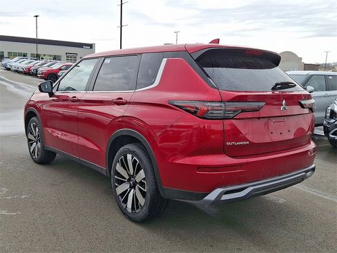 New 2026 Mitsubishi Outlander SE image 3