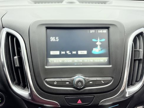 Used 2018 Chevrolet Equinox LT image 19