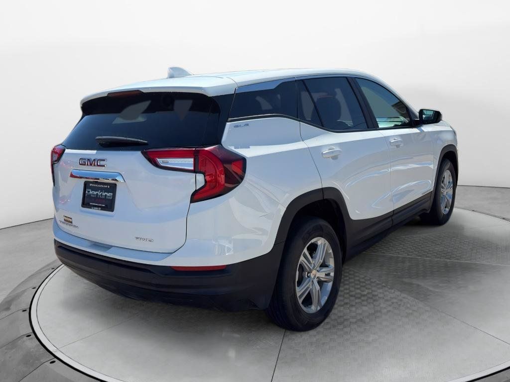 Used 2024 GMC Terrain SLE AWD/4WD image 5