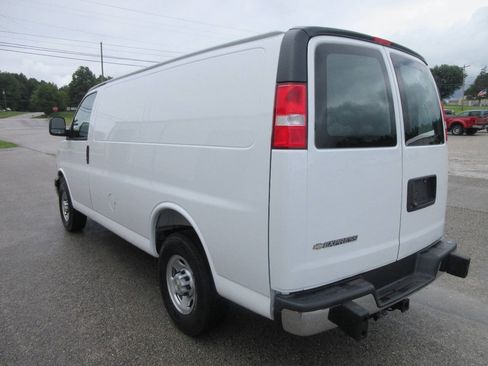 Used 2024 Chevrolet Express 3500 w/ Driver Convenience Package RWD image 5