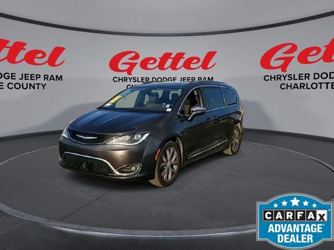 Used 2018 Chrysler Pacifica Limited w/ Tire & Wheel Group image 3