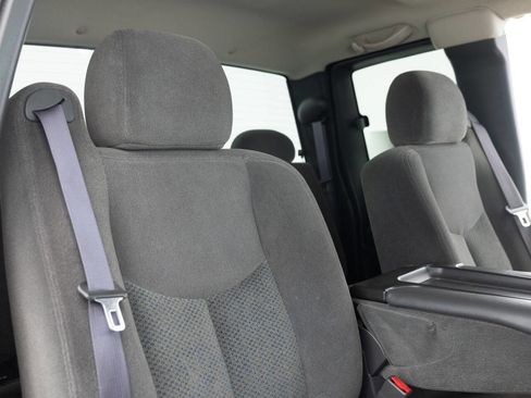 Used 2005 Chevrolet Silverado 2500 LS w/ Heavy-Duty Power Package image 26