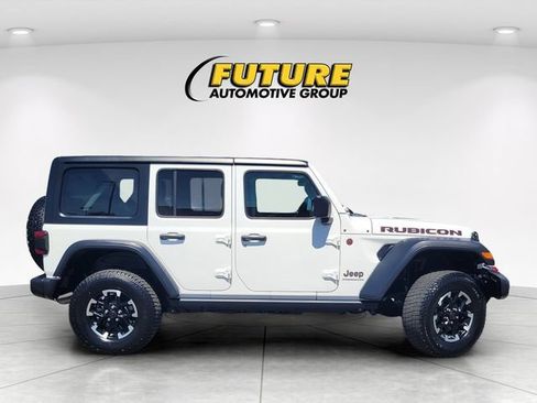 Used 2025 Jeep Wrangler Unlimited Rubicon AWD/4WD image 3
