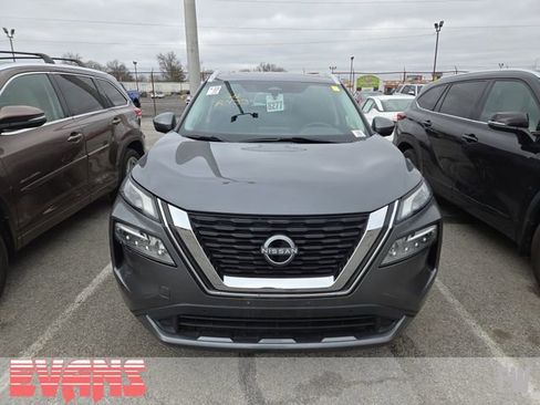 Used 2023 Nissan Rogue SL w/ SL Premium Package image 2