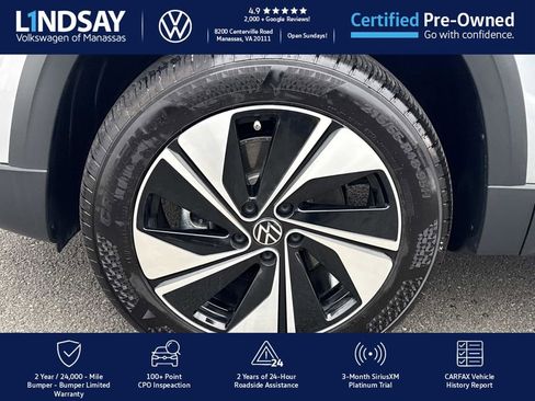 Certified 2025 Volkswagen Taos SE image 8