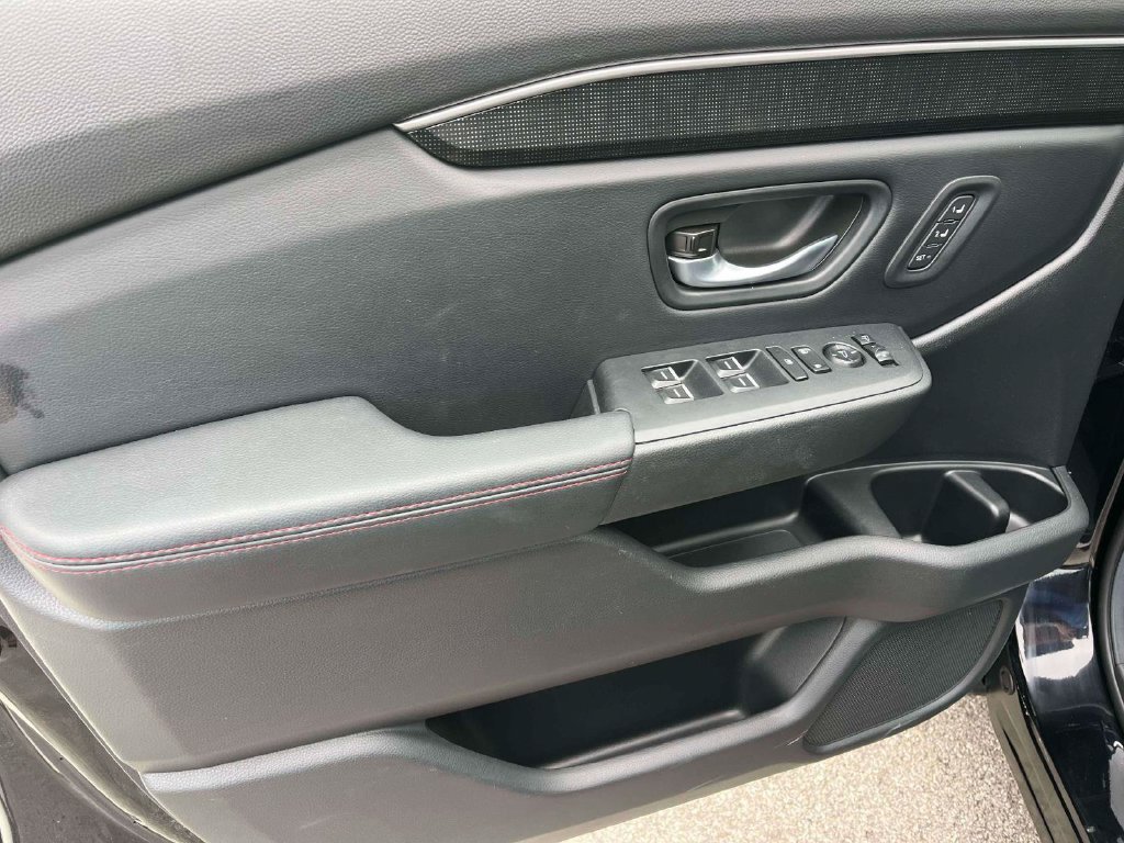 Used 2025 Honda Pilot Black Edition image 14