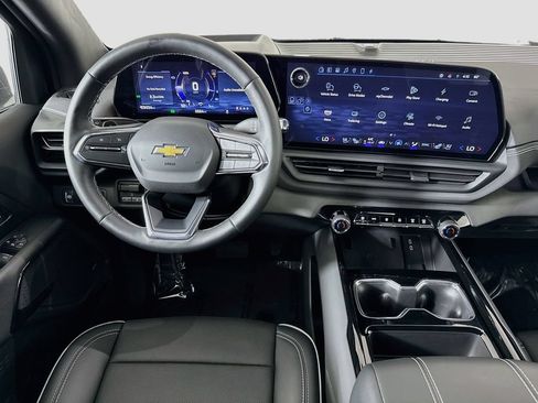 Used 2025 Chevrolet Silverado EV LT AWD/4WD image 22