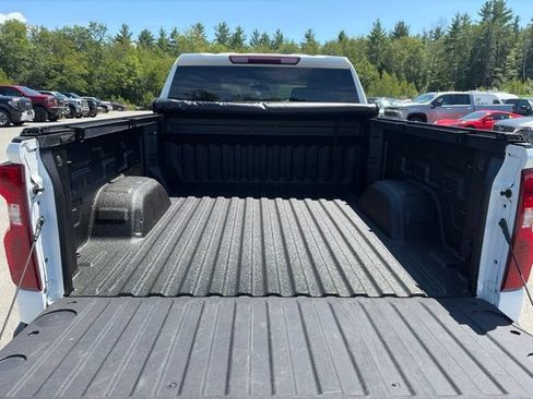 Used 2024 Chevrolet Silverado 1500 LT AWD/4WD image 6