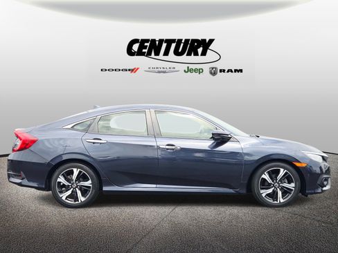 Used 2018 Honda Civic Touring image 2