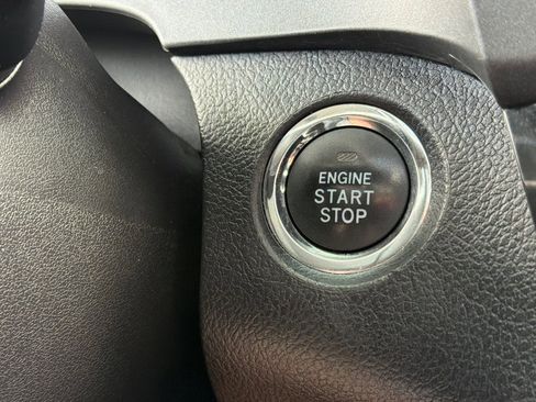 Used 2019 Toyota Sienna SE w/ SE Preferred Package FWD image 23