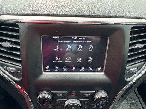 Used 2019 Jeep Grand Cherokee Laredo RWD image 23