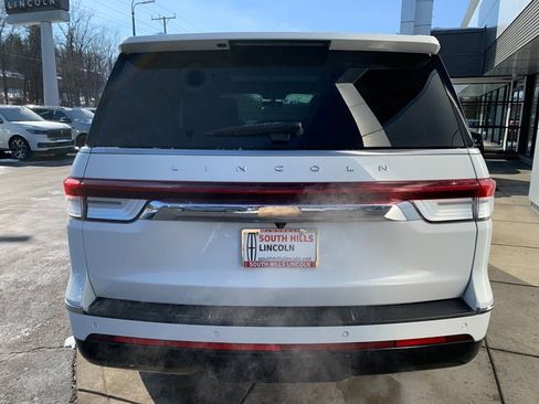 Used 2022 Lincoln Navigator 4WD image 4