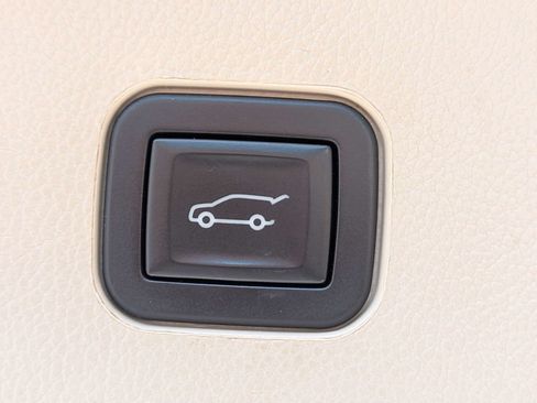 Used 2015 Cadillac SRX Luxury w/ Driver Awareness Package FWD image 16
