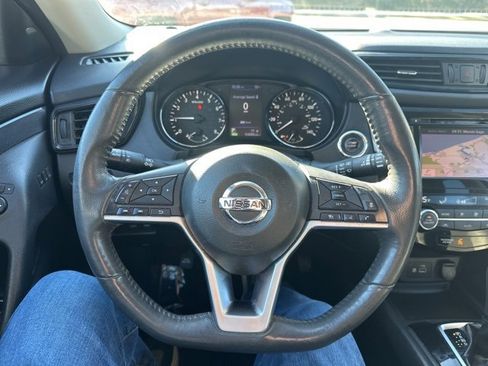 Used 2018 Nissan Rogue SV w/ Premium Package image 20