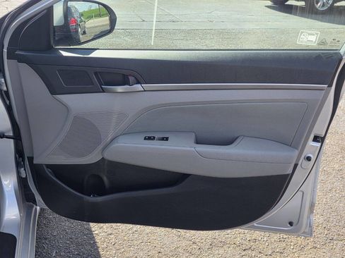 Used 2017 Hyundai Elantra SE FWD image 11