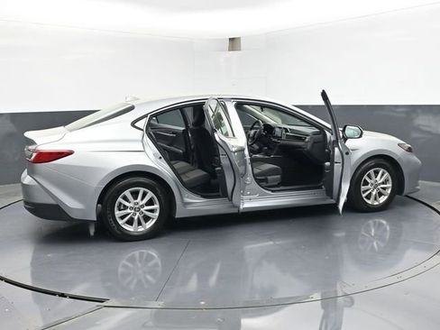 Used 2025 Toyota Camry LE FWD image 47