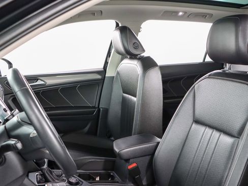 Used 2022 Volkswagen Tiguan SE w/ Panoramic Sunroof Package AWD/4WD image 24