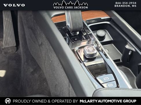 Used 2024 Volvo XC60 B5 Plus AWD/4WD image 23