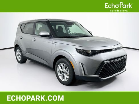 Used 2025 Kia Soul LX w/ LX Technology Package FWD image 1