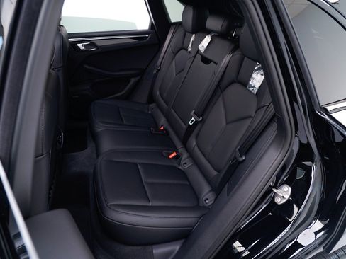 Certified 2026 Porsche Macan AWD/4WD image 27
