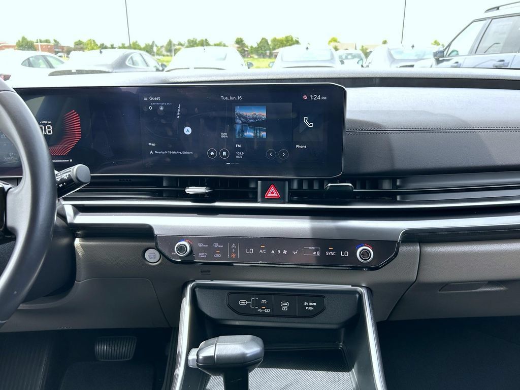 Used 2025 Kia Carnival FWD image 14
